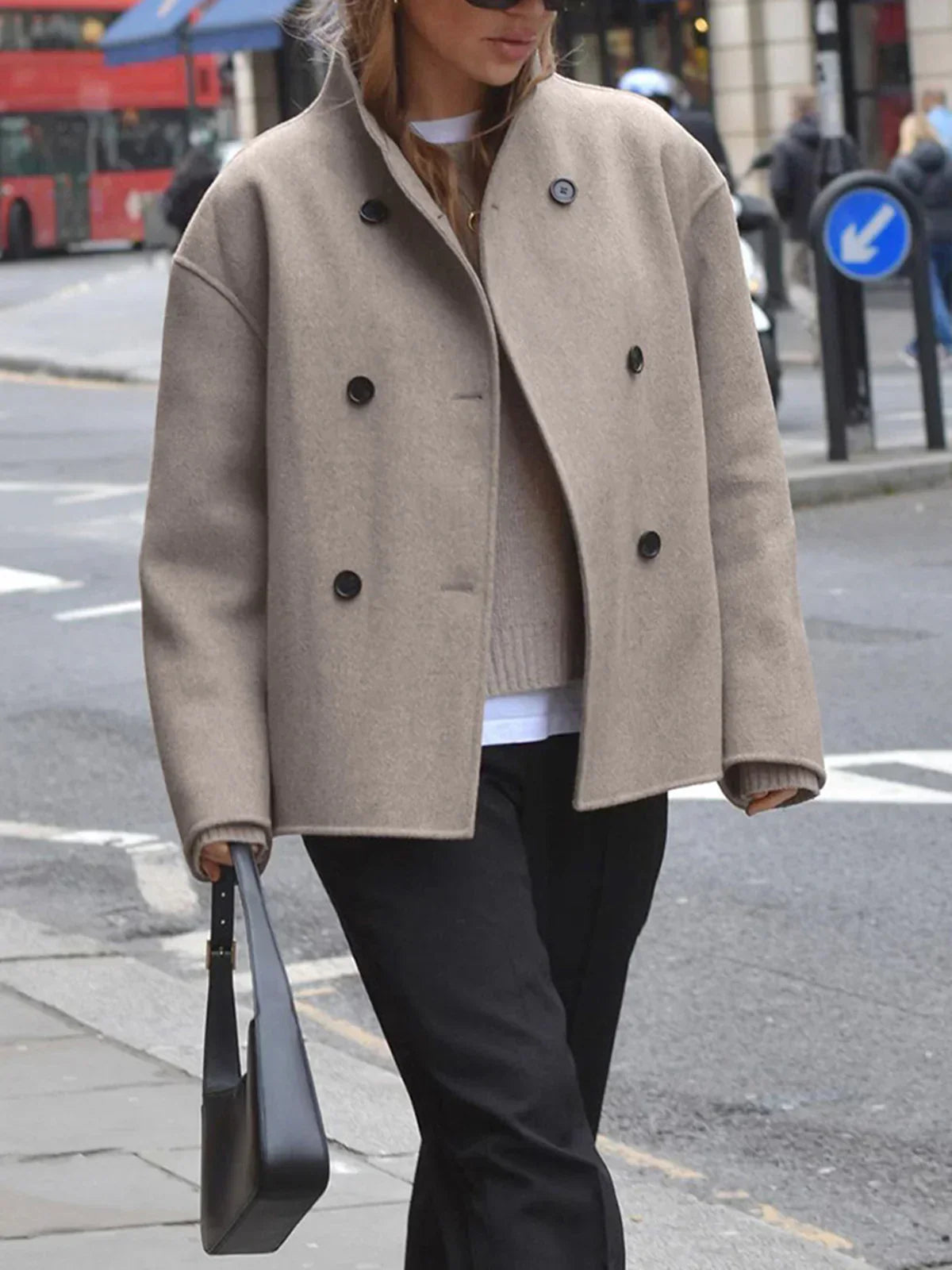 Modische Oversized Jacke mit Knöpfen - IdealeKleiden