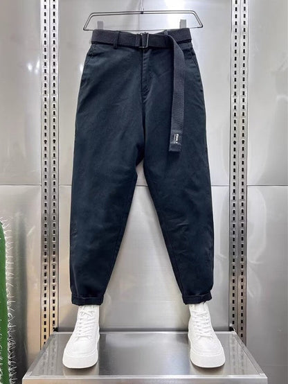 Bequeme Herrenhosen Loose Fit mit Gürtel - IdealeKleiden