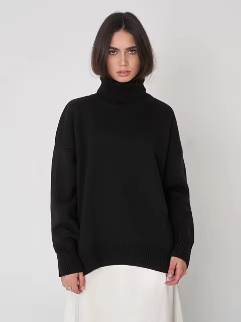 Comfortable turtleneck sweaterLoose fit