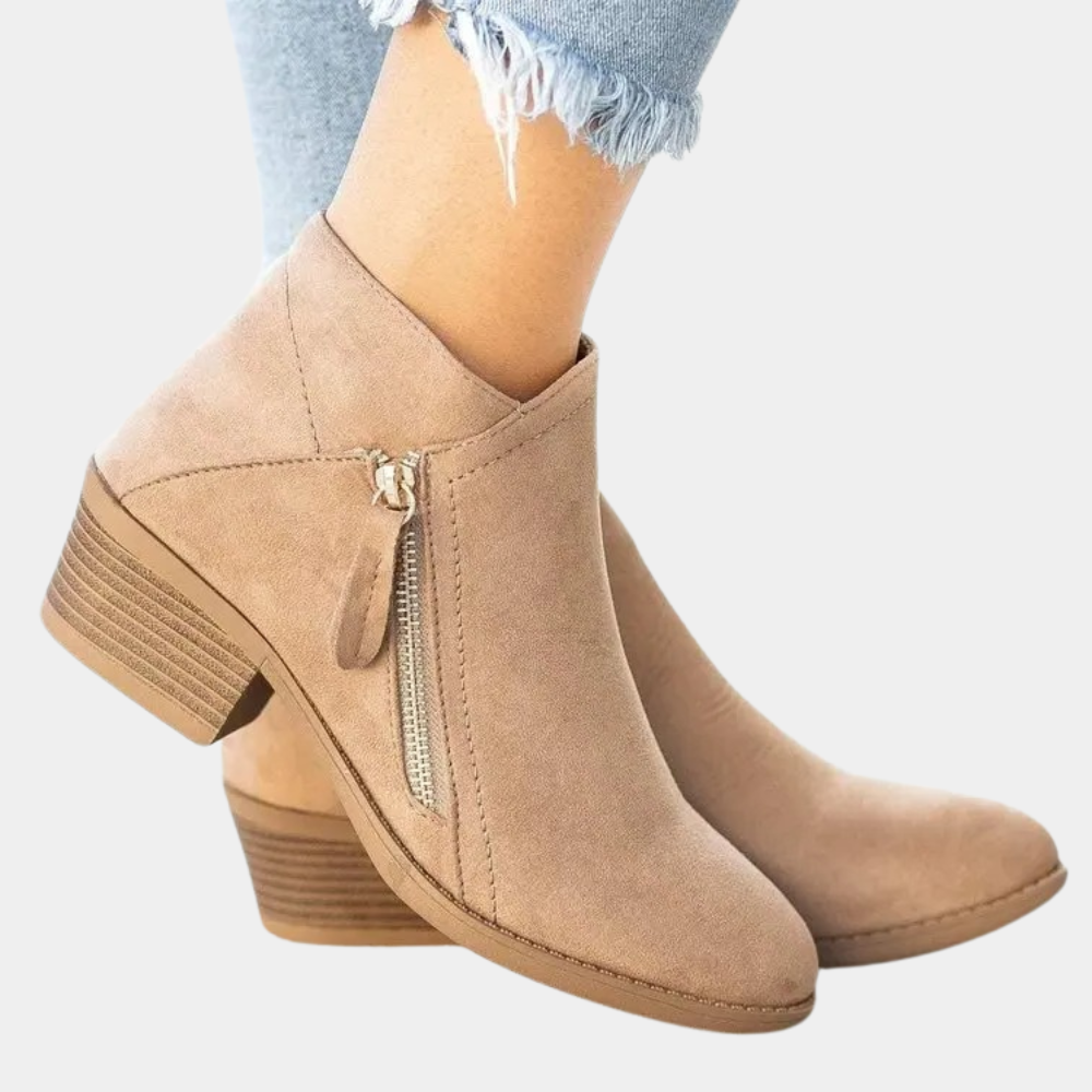 Elegant Boots Classic Design