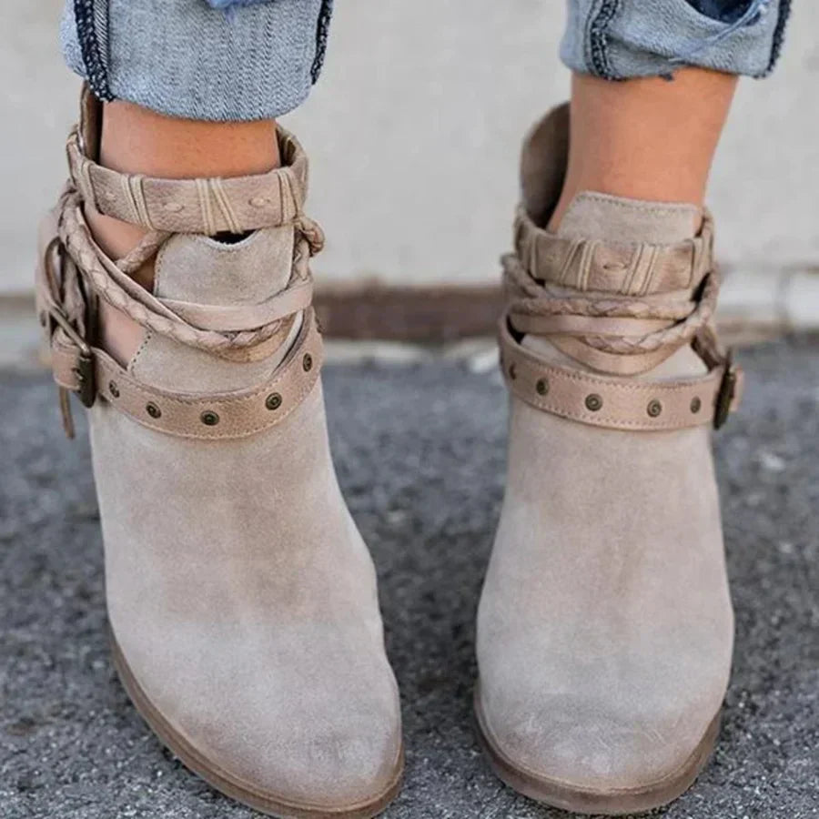 Fashionable Women's Boots Chic Design