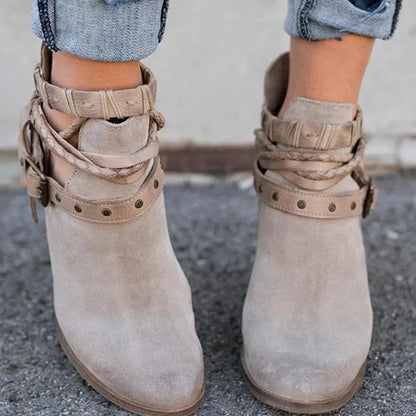 Fashionable Women's Boots Chic Design