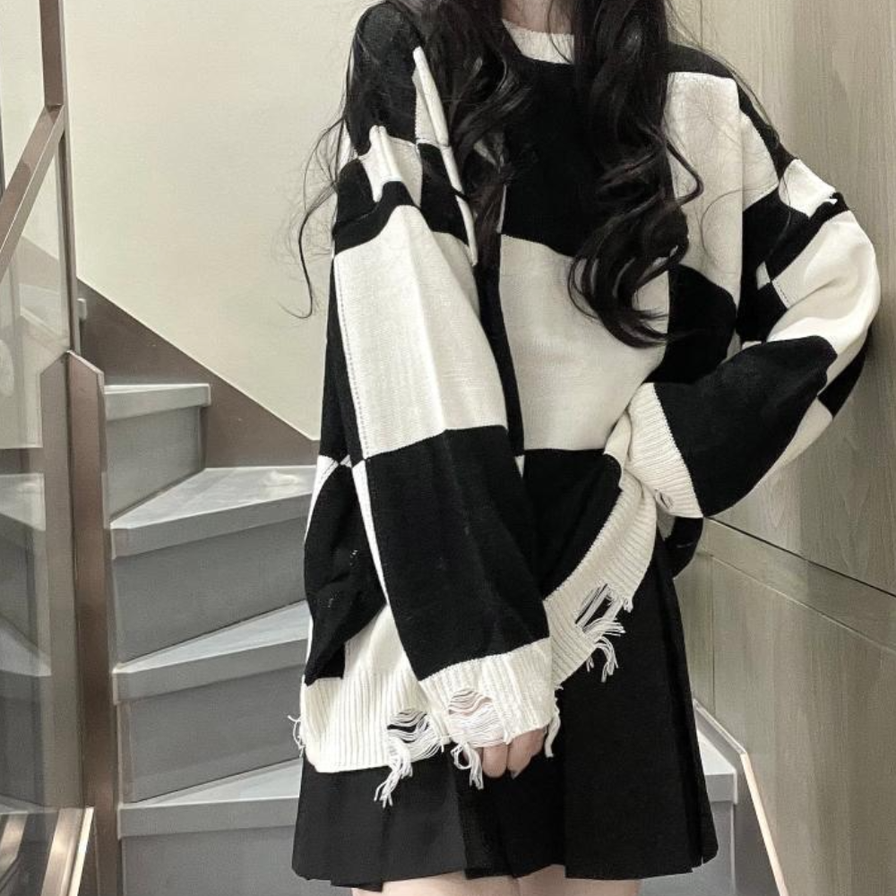 Stylish Women's Sweater Frayed Modern