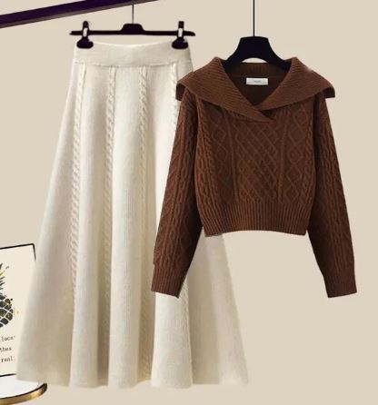 Zweiteiliger Satz: Strickpullover und Minirock