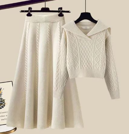 Zweiteiliger Satz: Strickpullover und Minirock