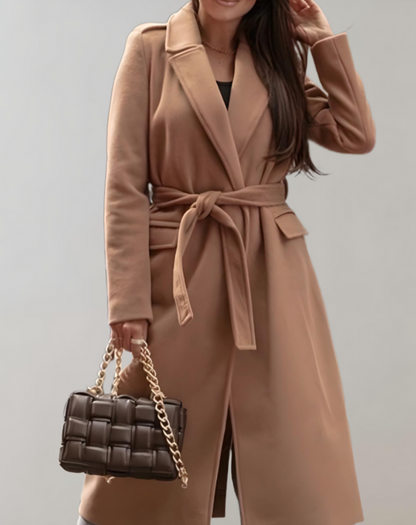Long women's coat with side pockets and zipper