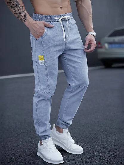 Lässige Tapered Jeans mit Elastikbund - IdealeKleiden