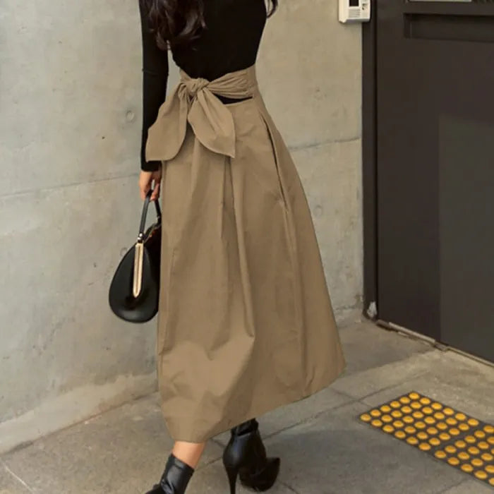 Elegant midi skirt with high waist and bow