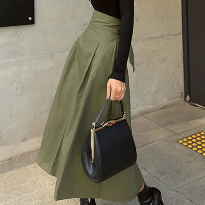 Elegant midi skirt with high waist and bow