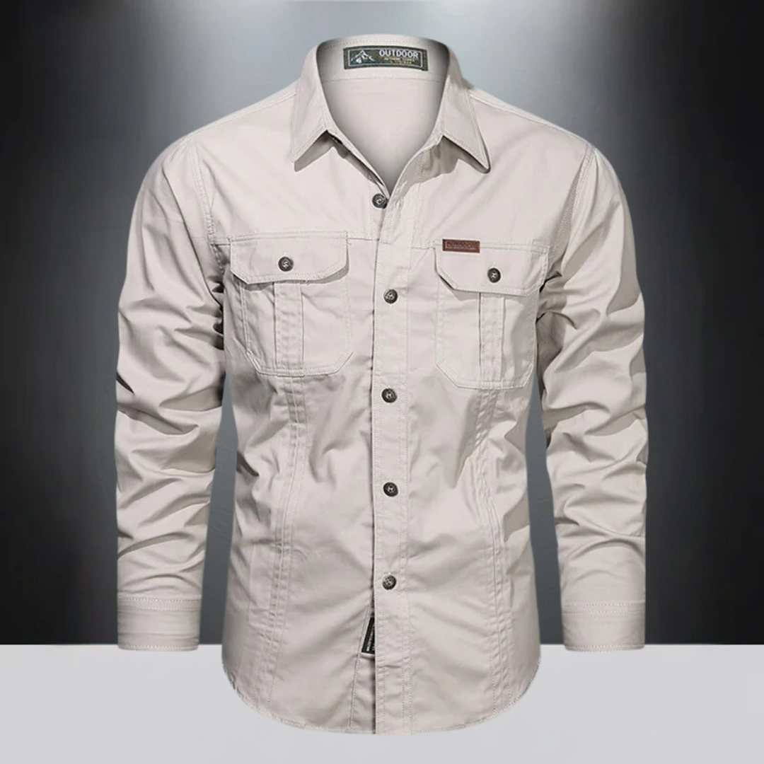 Practical long-sleeved shirt with pockets