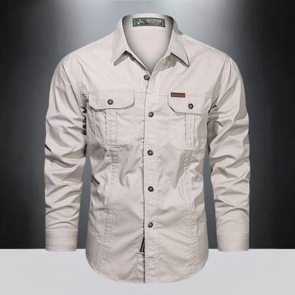 Practical long-sleeved shirt with pockets