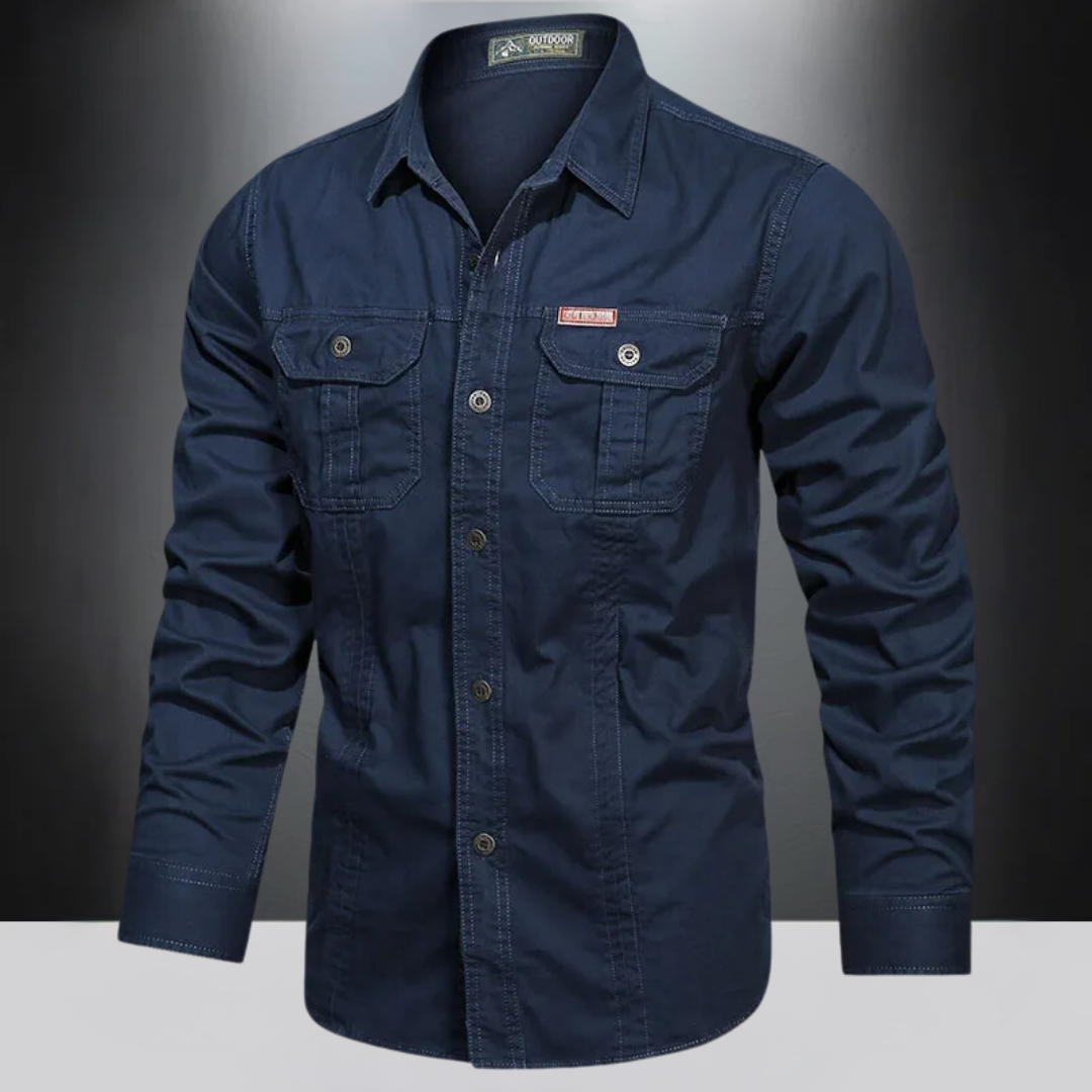 Practical long-sleeved shirt with pockets