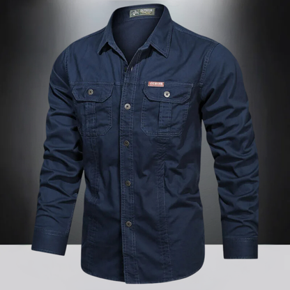Practical long-sleeved shirt with pockets