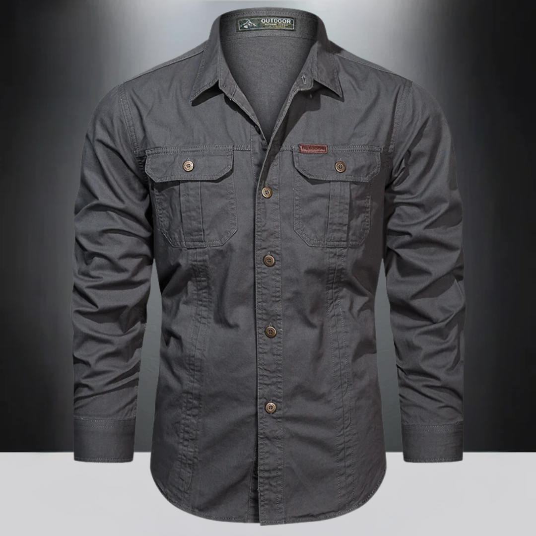 Practical long-sleeved shirt with pockets
