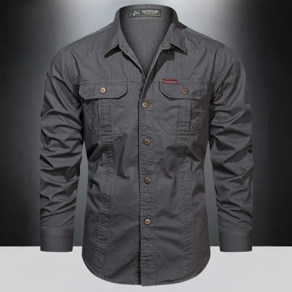 Practical long-sleeved shirt with pockets
