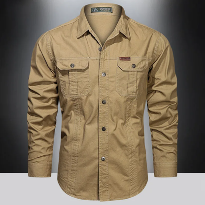 Practical long-sleeved shirt with pockets