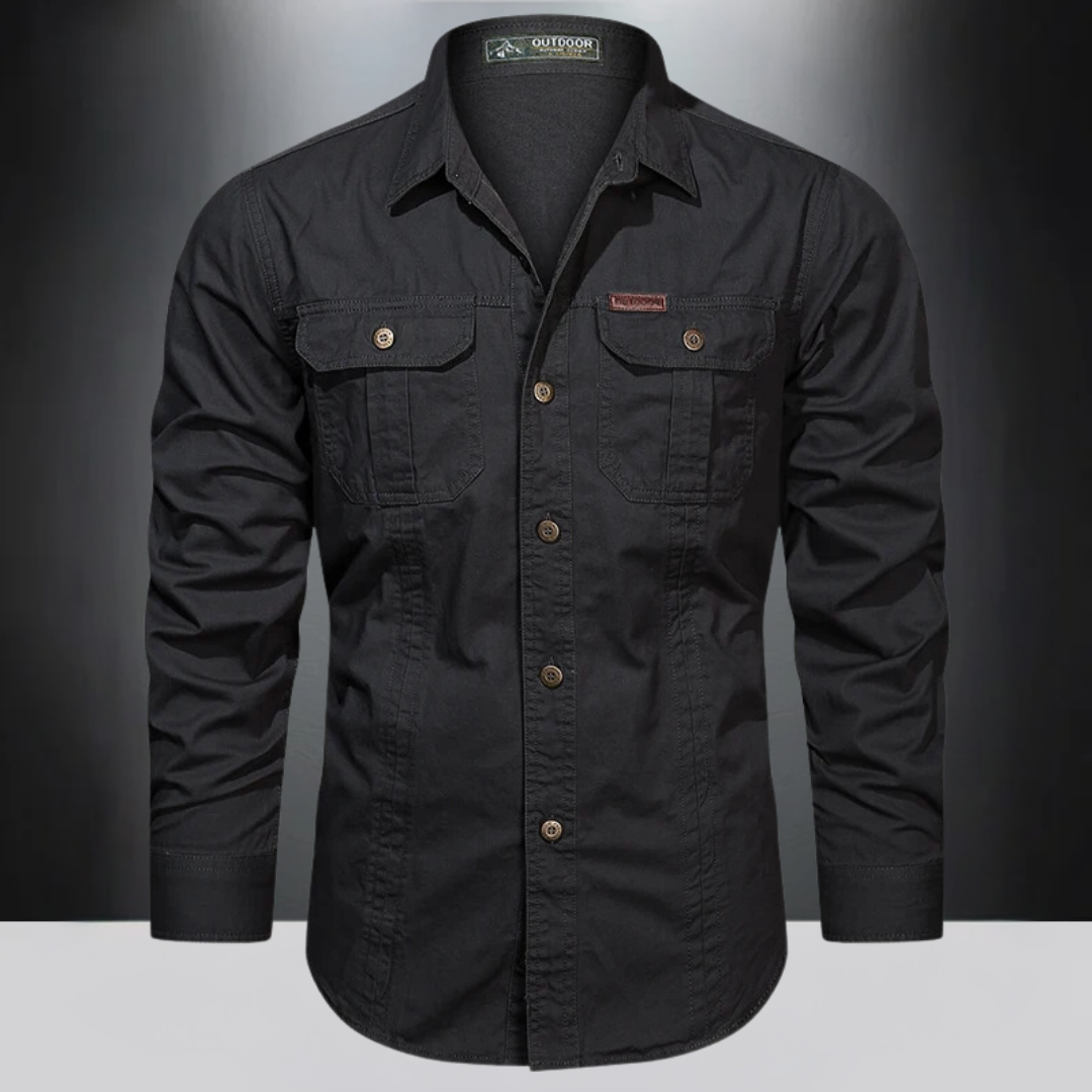 Practical long-sleeved shirt with pockets