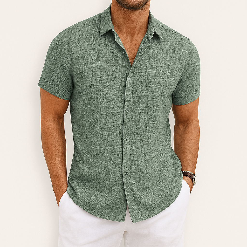 Men's lightweight collared shirt with buttons