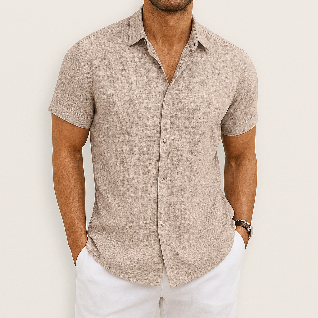 Men's lightweight collared shirt with buttons