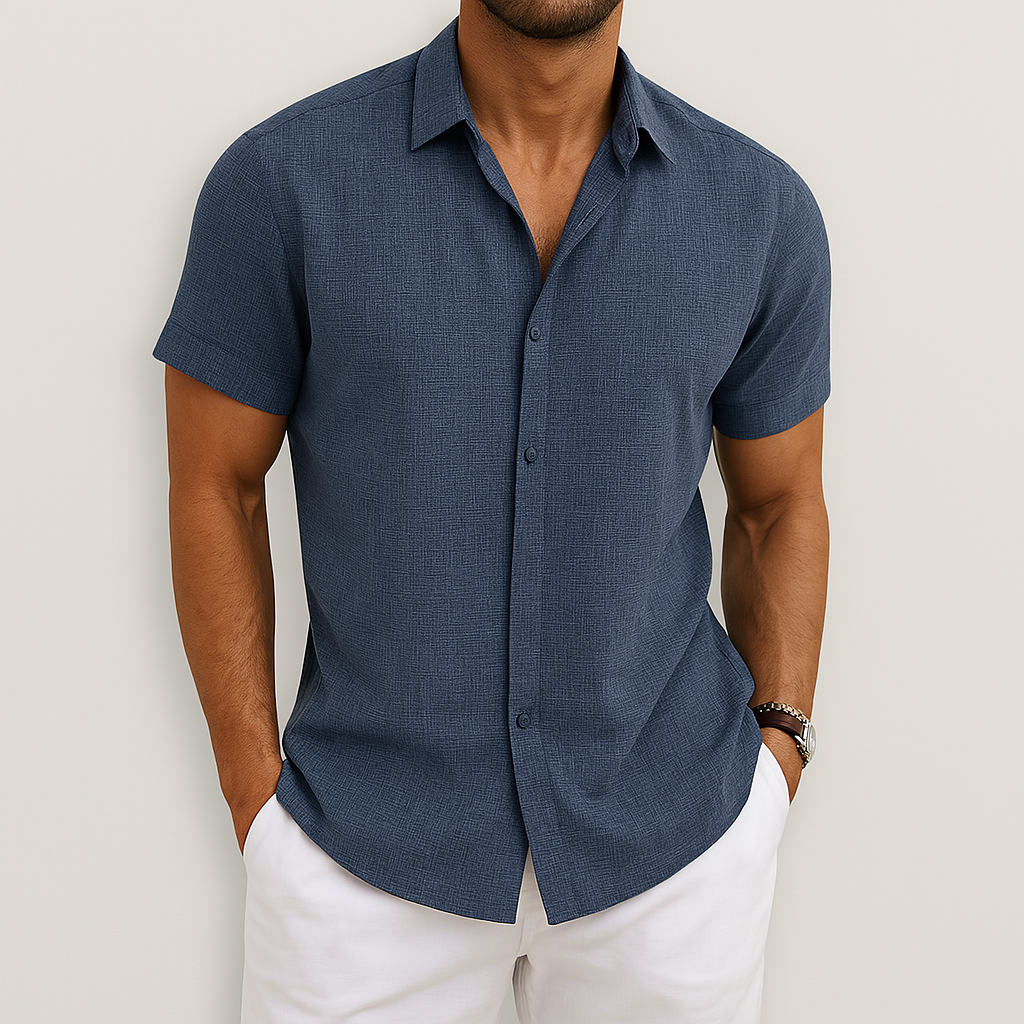 Men's lightweight collared shirt with buttons