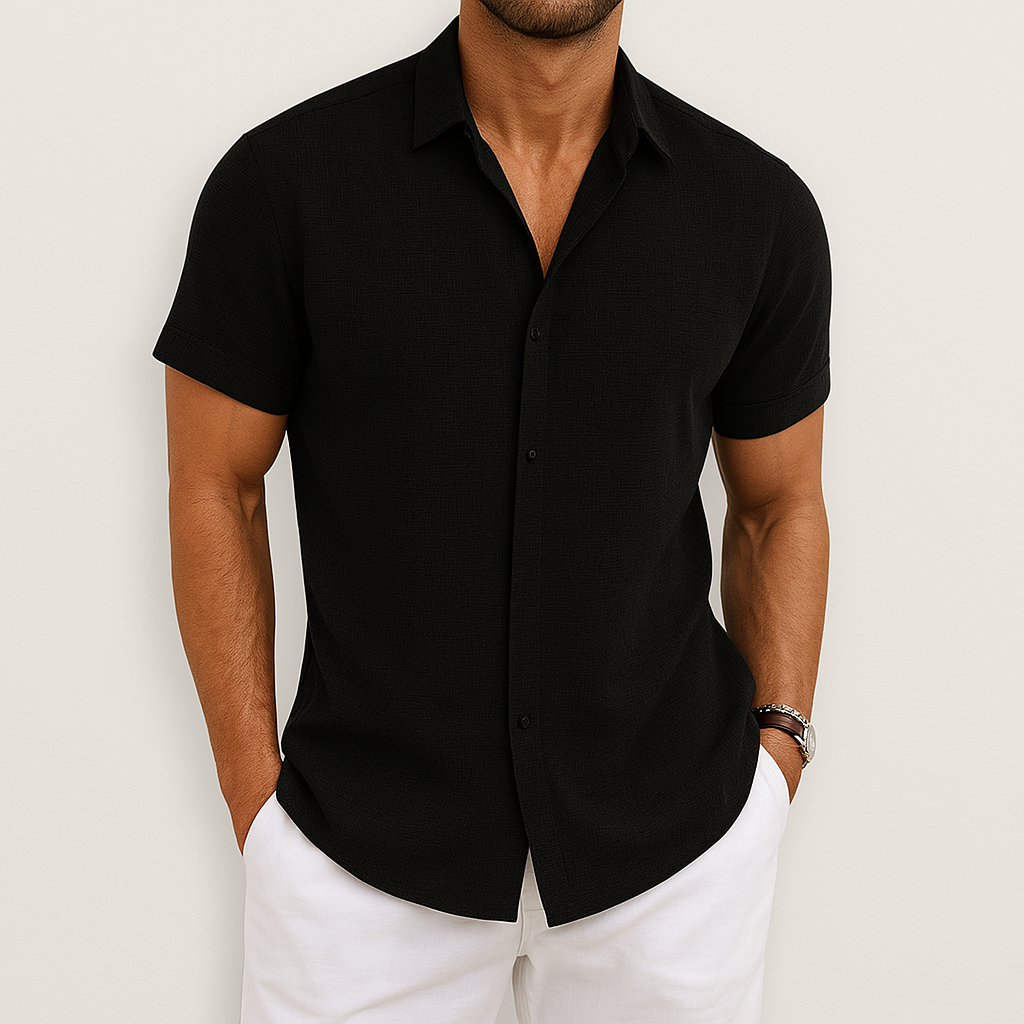 Men's lightweight collared shirt with buttons