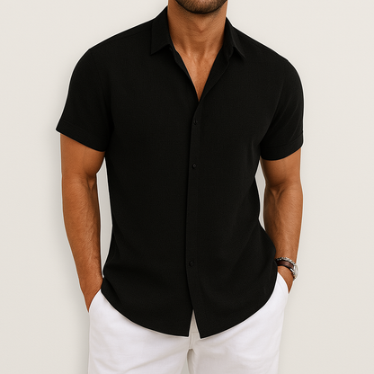Men's lightweight collared shirt with buttons