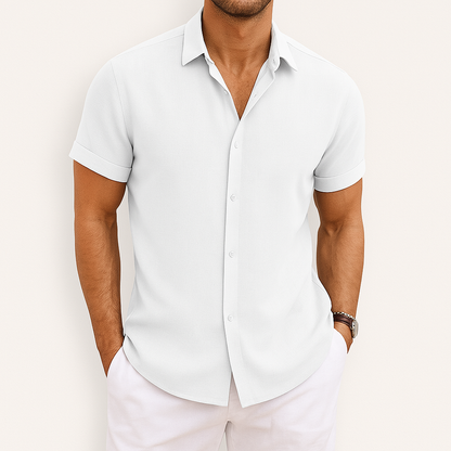 Men's lightweight collared shirt with buttons