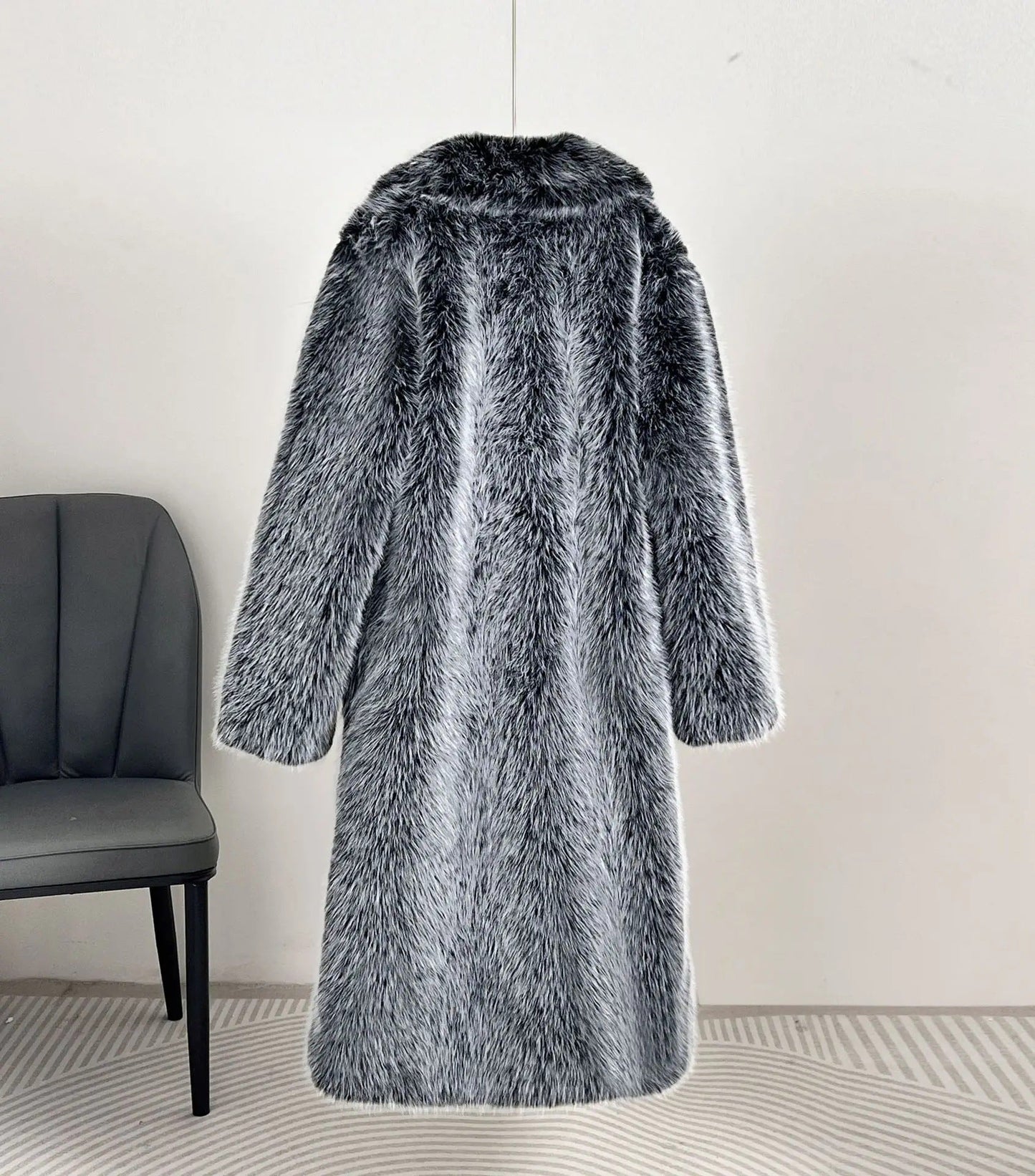Women's Faux Fur Coat Elegant Design Generous
