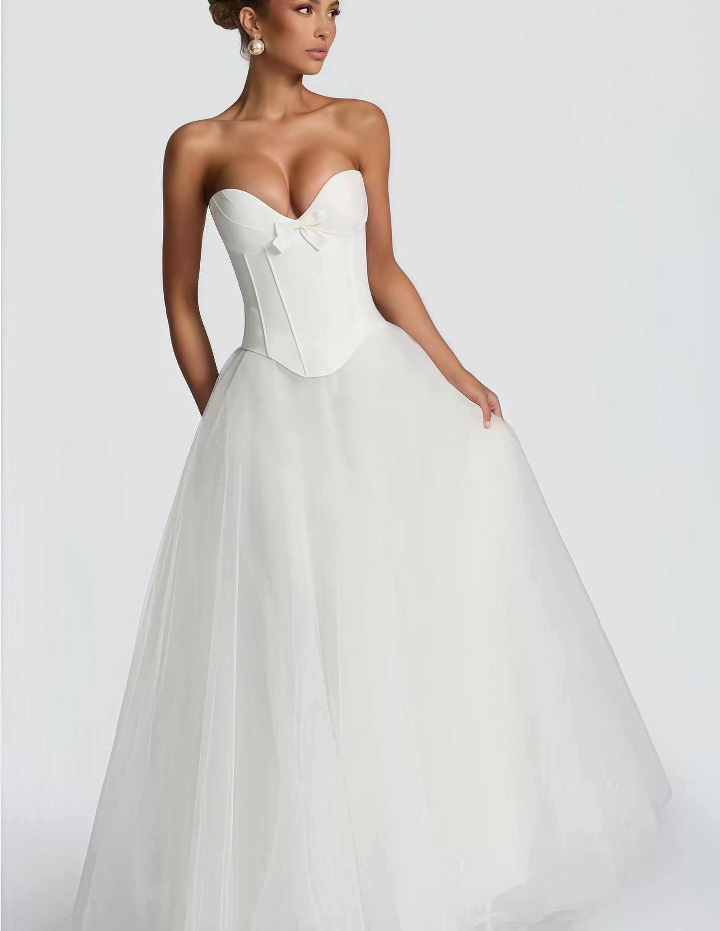Elegant A-Line Strapless Tulle Skirt Wedding Dress