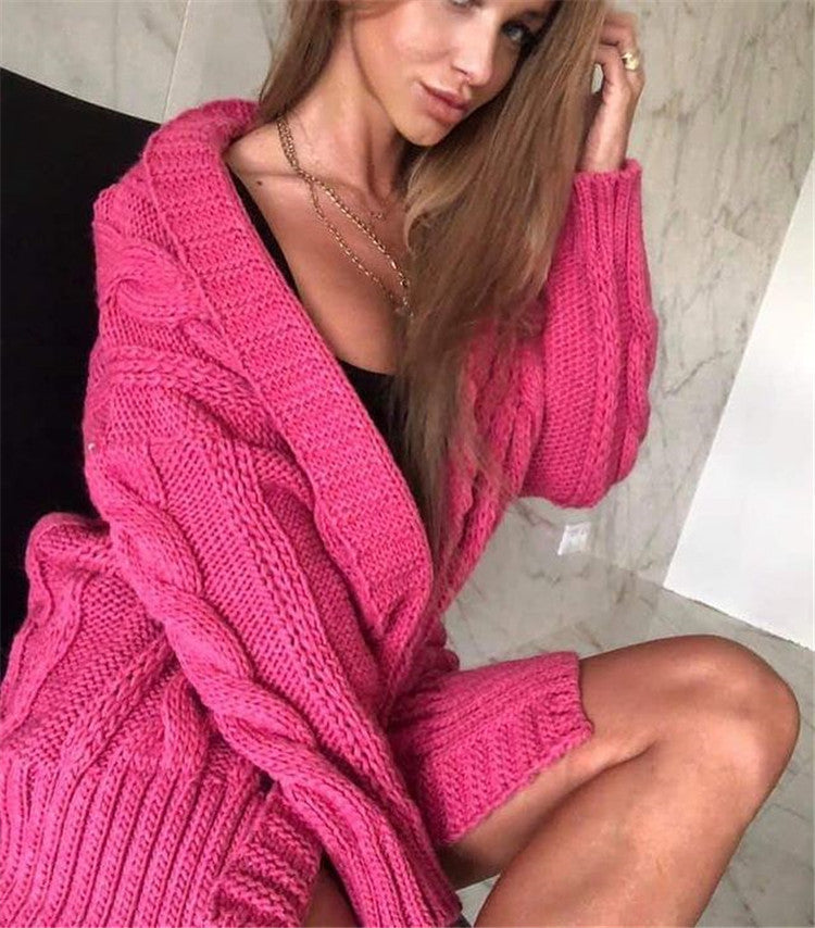 Übergrößenes Wollkleid mit Zopfmuster und V-Auschnitt - IdealeKleiden