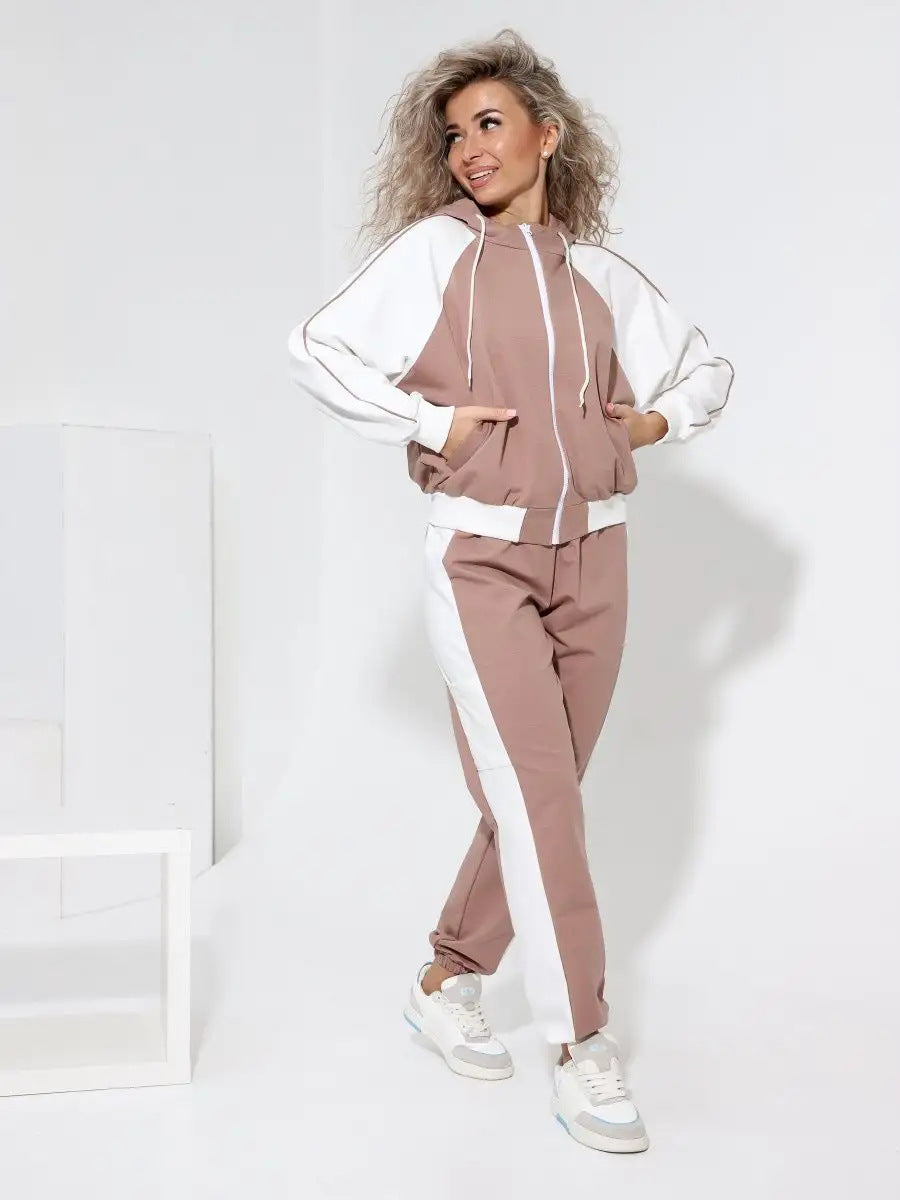 Women's Sporty Tracksuit Set Elegant Design