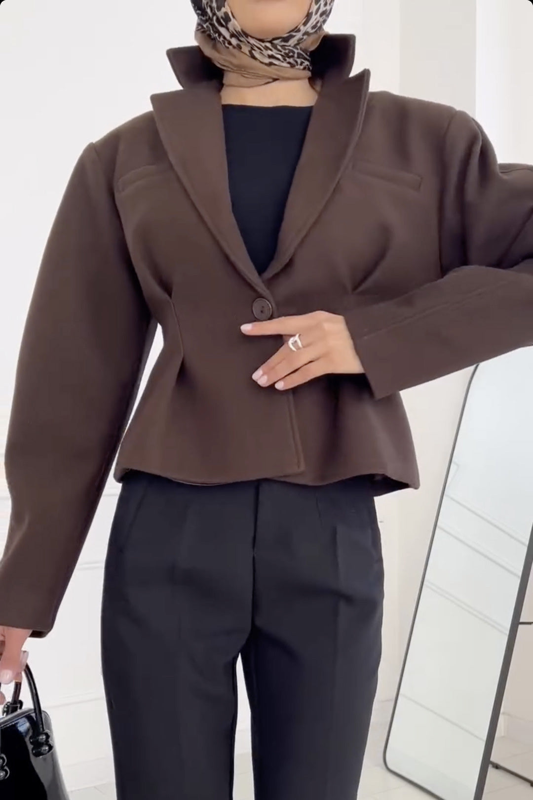 Stylish wool coat Button fastening Long-sleeved
