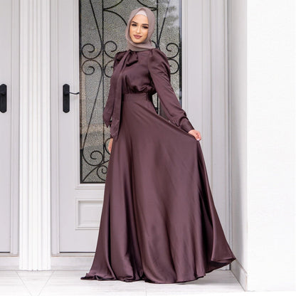 Elegant women's maxi dress with wide sleeves and a slim waist belt