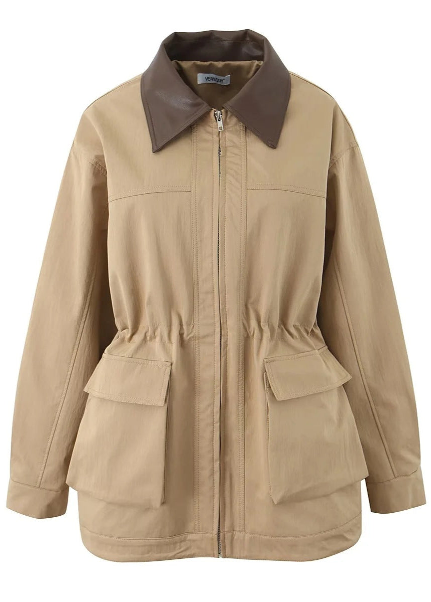 Practical outdoor jacket with contrast collar