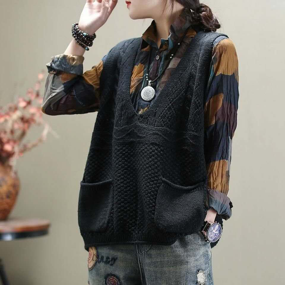 Women's Knitted Vest V-Neck with Pockets Elegant Design