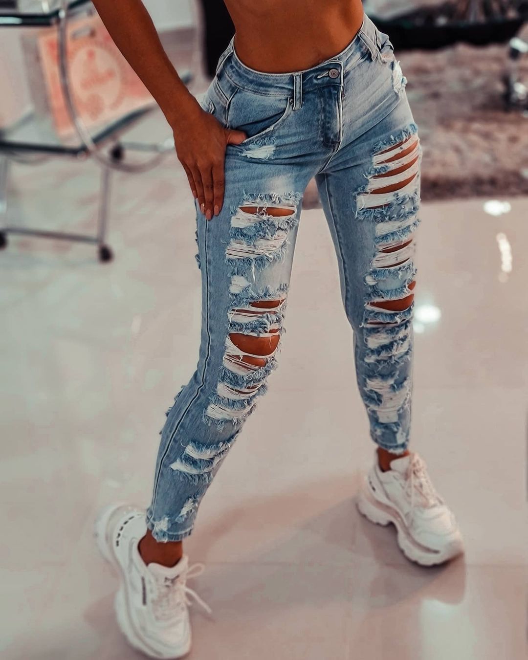 Women's Ripped Skinny Jeans Fashion Look
