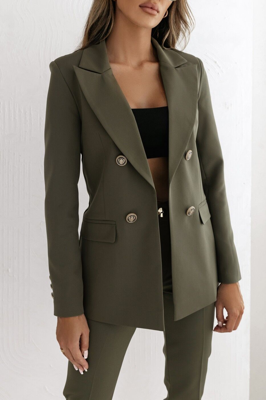 Elegant women's clothing Fitted silhouette Double-breasted button placket