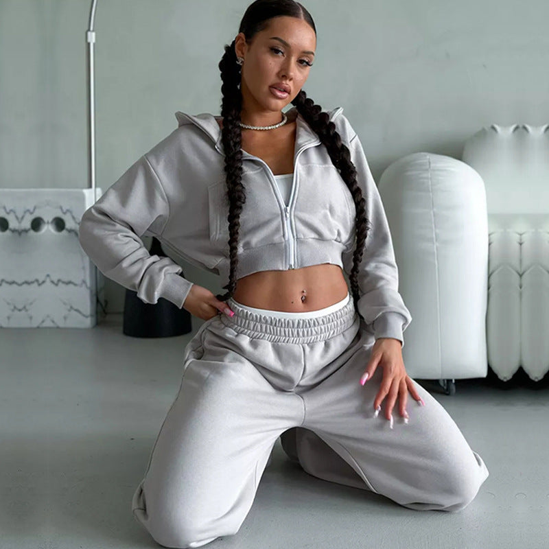 Damen Sport Outfit: Cropped Jacke und Jogginghose Set - IdealeKleiden