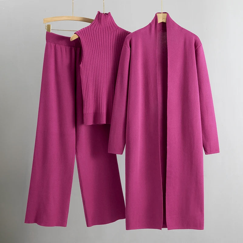 Elegant Women's Outfit with Long Coat and Skinny Pants