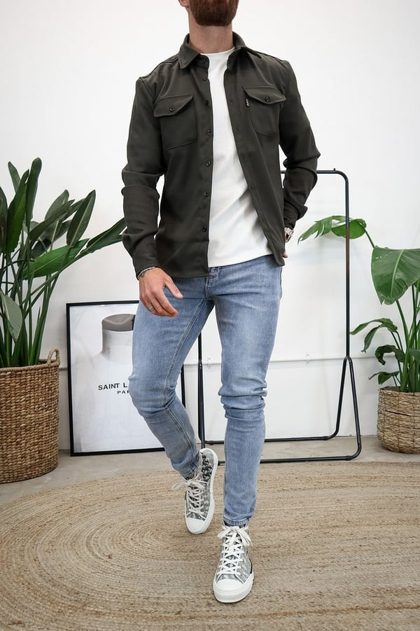 Men's Modern Overshirt Buttons and Pockets