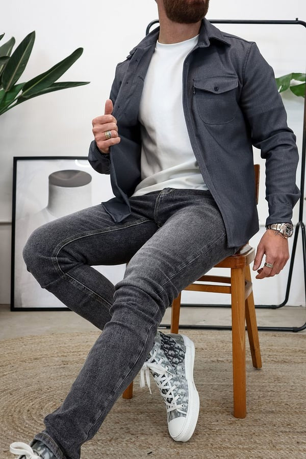 Men's Modern Overshirt Buttons and Pockets