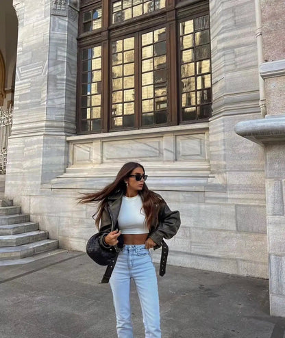 Women's Leather Jacket Elegant Cut with Zipper