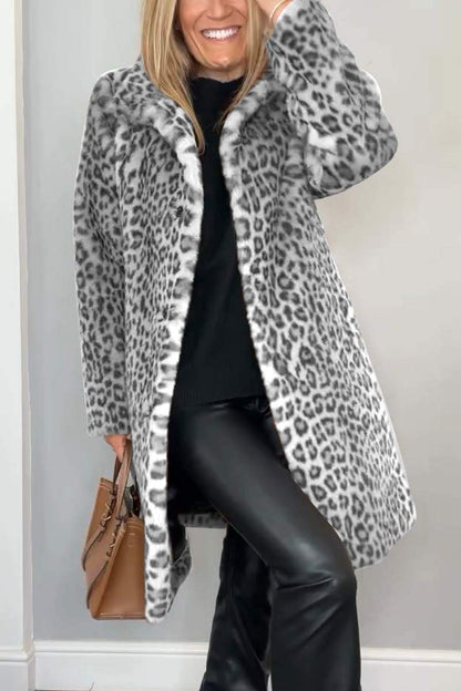 Elegant women's coat with pattern