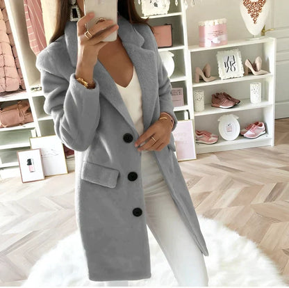 Elegant Women's Winter Coat Style