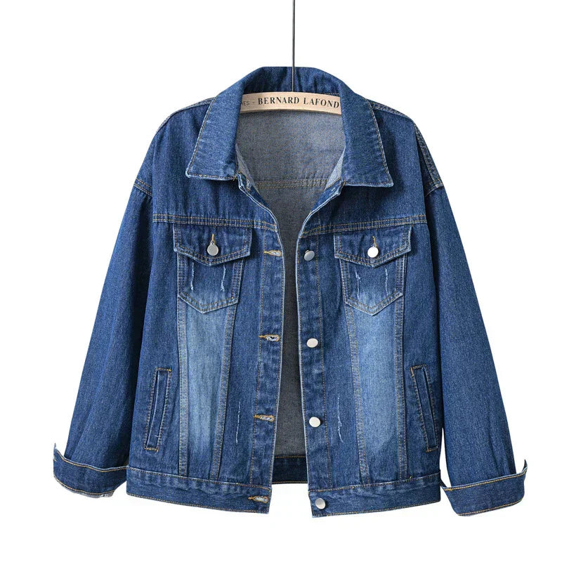 Kurze Damenjacke mit Knöpfen und Brusttasche - IdealeKleiden