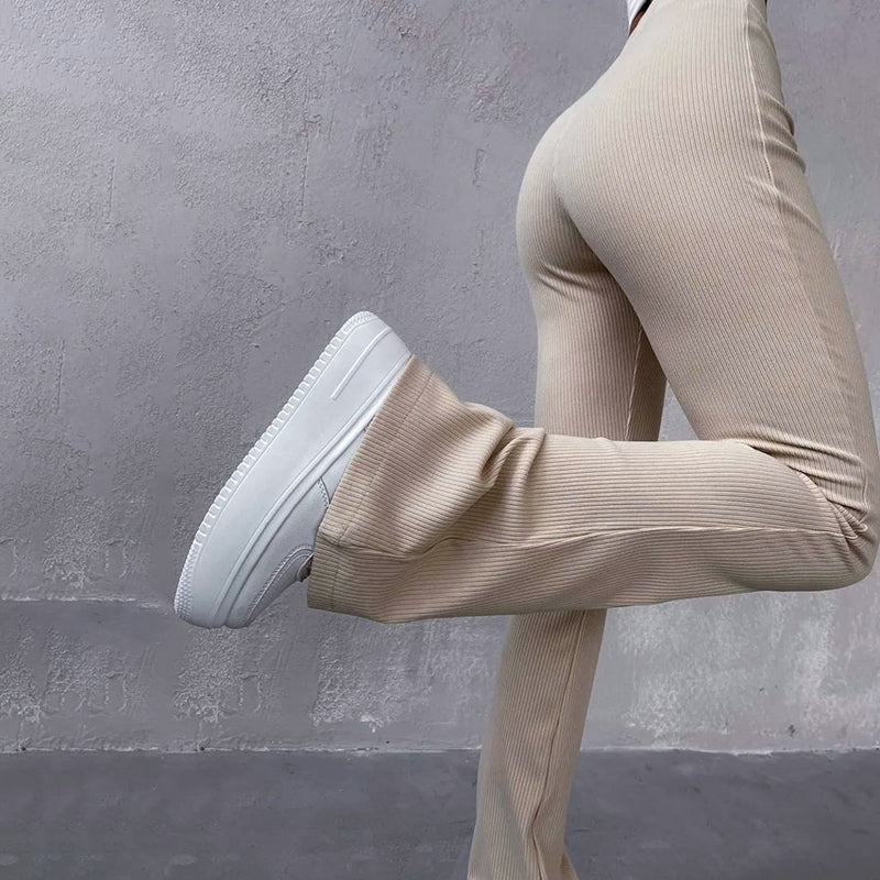 Elegant Women's Trousers With Soft Fabric