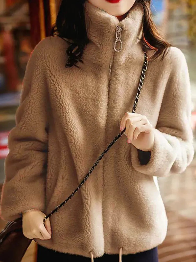 Fashionable women's quilted jacket with a stand-up collar