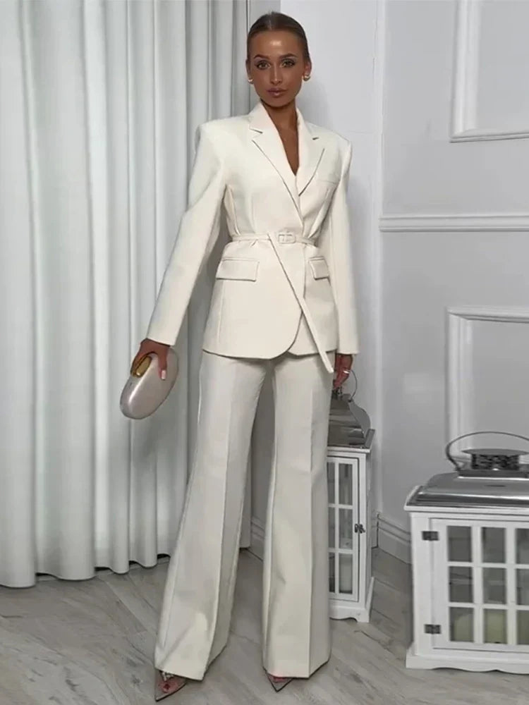 Eleganter Blazer Overall mit Gürtel und Weite Hose - IdealeKleiden
