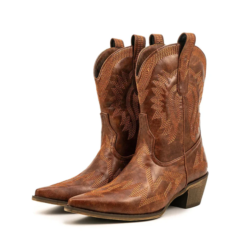 Elegant Leather Cowboy Boots for Women in Western Style