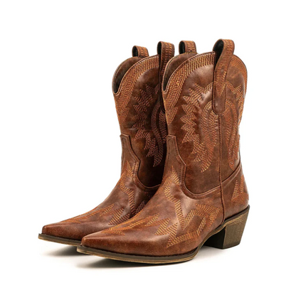 Elegant Leather Cowboy Boots for Women in Western Style